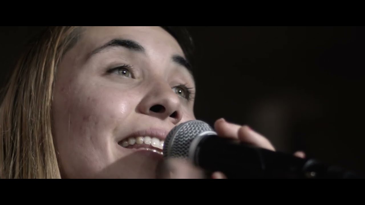 Image from the video Vuelvo al sur.