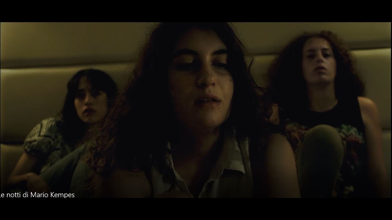 Frame from Le notti di Mario Kempes: three women seated in a dim interior.